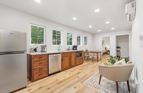Ozark House | Walk to Finley Farms and Ozark Square - 6 Bedrooms