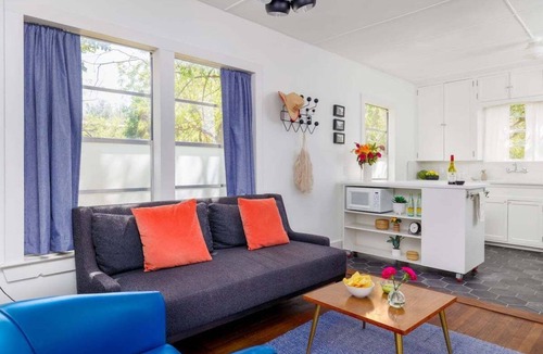 Hyde Park Apartment | Walk to Food, Fast Wifi - Pastel Studio