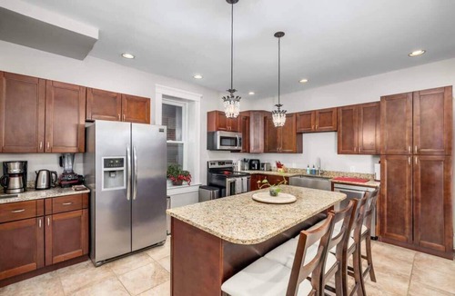 Central West End House | Walk to Forest Park | Fire Pit & Porch Swing