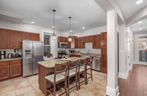 Central West End House | Walk to Forest Park | Fire Pit & Porch Swing