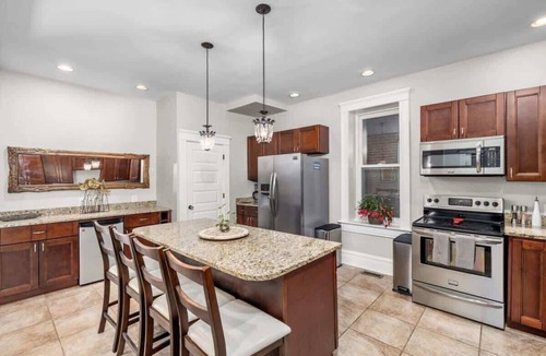 Central West End House | Walk to Forest Park | Fire Pit & Porch Swing