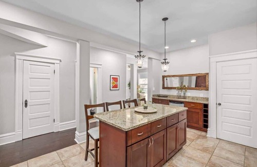 Central West End House | Walk to Forest Park | Fire Pit & Porch Swing