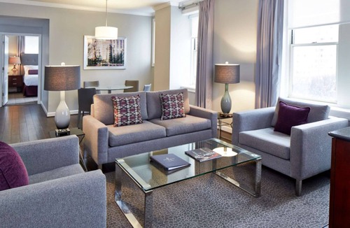 Midtown Hotel | Walk to Fox Theatre | Full Kitchen + Laundry