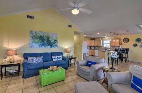 Pirates Beach House | Walk to Galveston Beach: Coastal Escape w/Yard