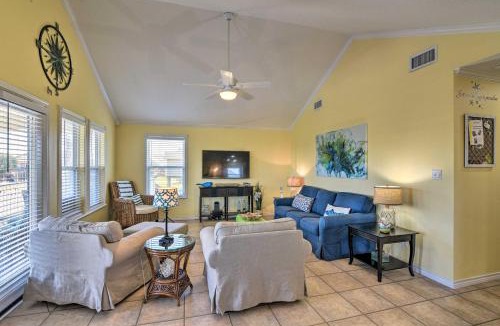 Pirates Beach House | Walk to Galveston Beach: Coastal Escape w/Yard