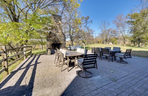 Falls of Rough House | Walk to Golf Course: Spacious Rough River Retreat!