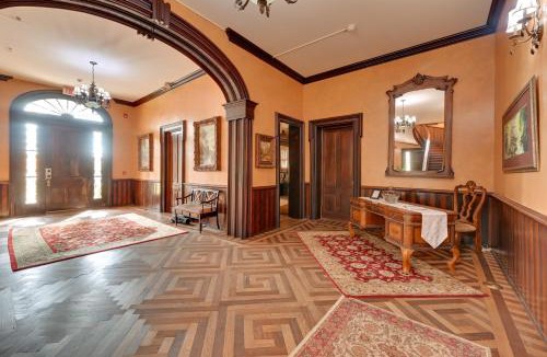 Falls of Rough House | Walk to Golf Course Spacious Rough River Retreat!