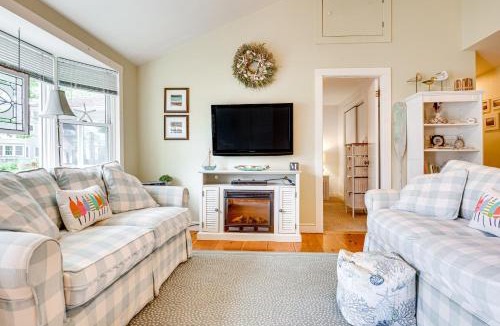 Kennebunkport House | Walk to Goose Rocks Beach: Quiet Townhome w/Patio