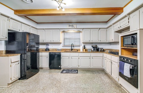 Whitehaven House | Walk to Graceland: Spacious Memphis Home!