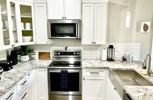 Gruene Apartment | Walk to Gruene Hall! | Riverfront Condo 3 BDRM