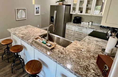 Gruene Apartment | Walk to Gruene Hall! | Riverfront Condo 3 BDRM