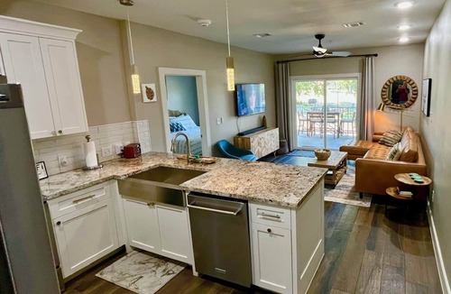 Gruene Apartment | Walk to Gruene Hall! | Riverfront Condo 3 BDRM
