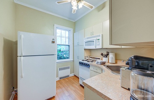 Mamaroneck Apartment | Walk to Harbor! Historic Mamaroneck Guest House