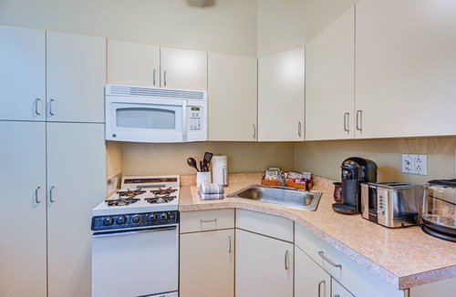 Mamaroneck Apartment | Walk to Harbor! Historic Mamaroneck Guest House