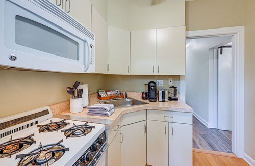 Mamaroneck Apartment | Walk to Harbor! Historic Mamaroneck Guest House