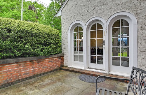Mamaroneck Apartment | Walk to Harbor! Historic Mamaroneck Guest House