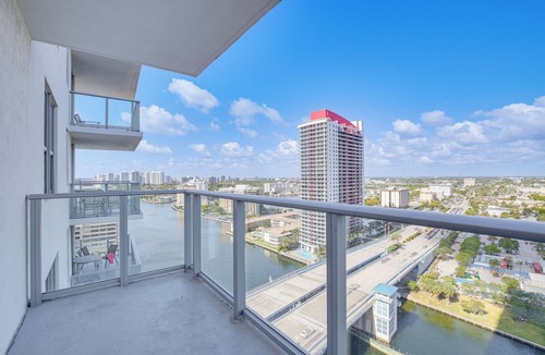 Hallandale Beach Apartment | Walk to Hollywood Beach: Upscale 16th-floor Condo