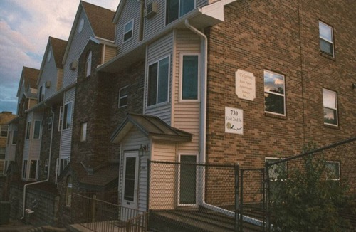 East Hillside Apartment | Walk to Hospitals, Breweries, Restaurants and Lake