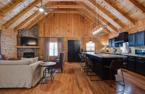 Silver Point Cabin | Walk to Hurricane Marina!