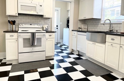 SoHo House | Walk to Hyde Park, Bayshore Blvd & SOHO Dining, Shopping & Nightlife! Stylish 3BR Tampa Retreat