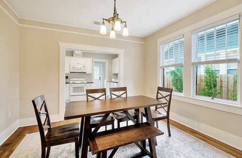 SoHo House | Walk to Hyde Park, Bayshore Blvd & SOHO Dining, Shopping & Nightlife! Stylish 3BR Tampa Retreat