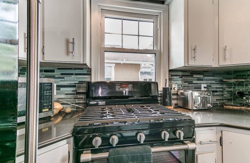 Ames House | Walk to Jack Trice Stadium and ISU! Fire Pit+Yard