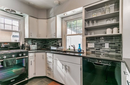 Ames House | Walk to Jack Trice Stadium and ISU! Fire Pit+Yard