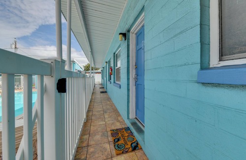Madeira Beach Condo | Walk to John's Pass: Studio w/Pool Access!