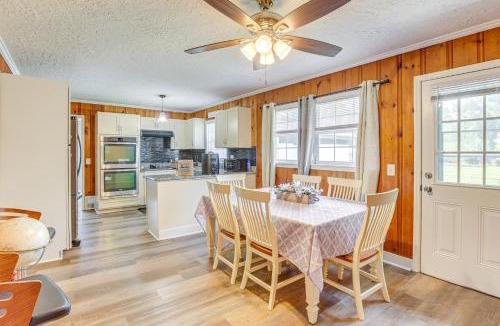Jacksonville House | Walk to JSU! Family Getaway w/Yard