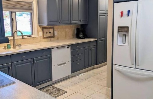 Manhattan House | Walk to K-State, Sleeps 12, Pool Table, Hot Tub, 28-60 nights stays are welcome!