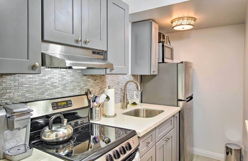 Point Richmond Apartment | Walk to Keller Beach: Waterfront Studio w/Hot Tub