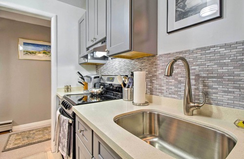 Point Richmond Apartment | Walk to Keller Beach: Waterfront Studio w/Hot Tub