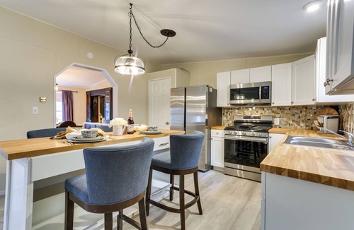 Greentown House | Walk to Lake! All-Season Retreat in Poconos Mtns