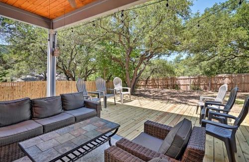 Lakeland Park House | Walk to Lake Austin: Spacious Getaway w/Patio