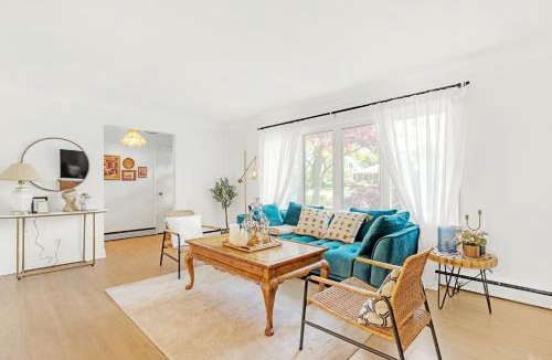 Historic Old Town Villa | Walk to Lake - Old Town Retreat