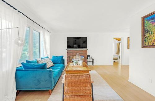 Historic Old Town Villa | Walk to Lake - Old Town Retreat
