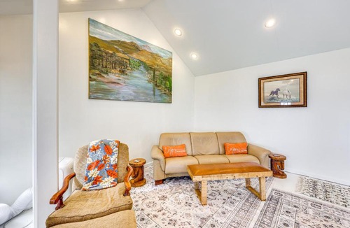 Lake Village House | Walk to Lake Chicot: Cottage w/Yard & Views!