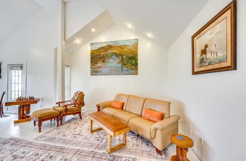 Lake Village House | Walk to Lake Chicot: Cottage w/Yard & Views!