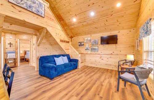Dennis House | Walk to Lake Granbury! Serene 'Blue Iris Cabin'