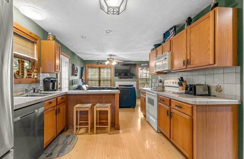 Lampe Cabin | Walk to Lake: Lampe Cabin w/Fireplace & Deck!