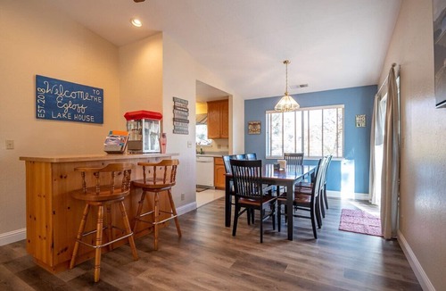 Lakehead House | Walk to Lake/Marina, Game Rm, Hot Tub, 10 Guests - Shasta Lakeshore Retreat #12