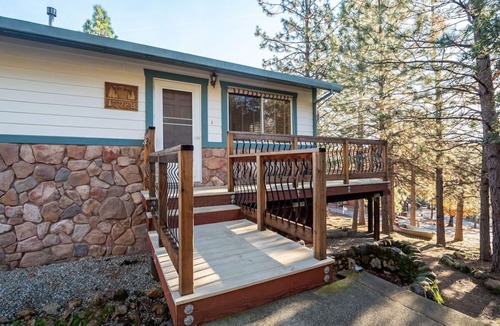 Lakehead House | Walk to Lake/Marina, Game Rm, Hot Tub, 10 Guests - Shasta Lakeshore Retreat #12