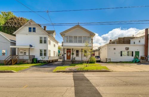 Oswego Apartment | Walk to Lake Ontario & Parks! Lovely Apartment