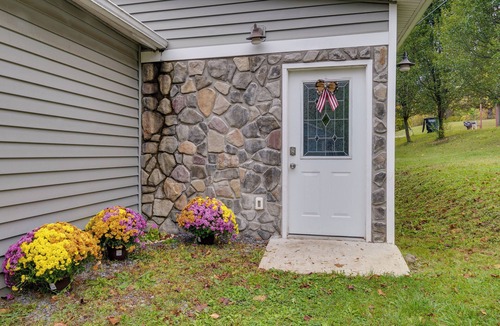 Honeoye Cottage | Walk to Lake! Pet-friendly Cottage in Honeoye