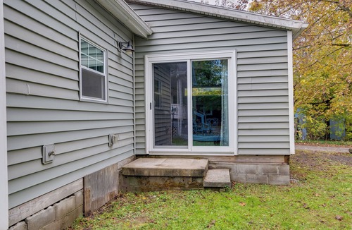 Honeoye Cottage | Walk to Lake! Pet-friendly Cottage in Honeoye