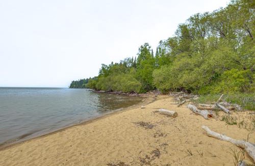 Cornucopia House | Walk to Lake Superior & Beach: Modern Retreat