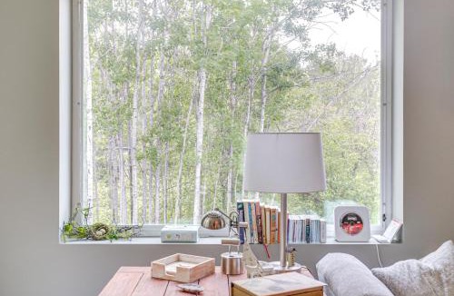 Cornucopia House | Walk to Lake Superior & Beach: Modern Retreat