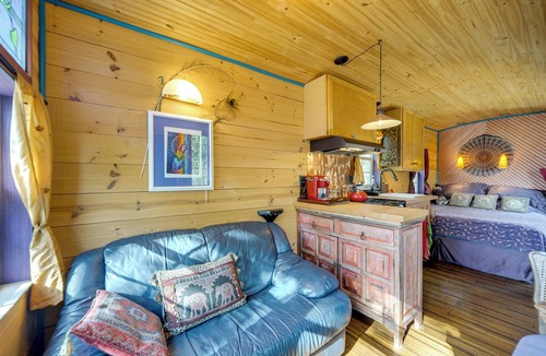 Lakeway Apartment | Walk to Lake Travis: Austin Tiny Home w/Hot Tub!