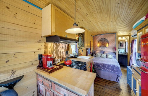 Lakeway Apartment | Walk to Lake Travis: Austin Tiny Home w/Hot Tub!