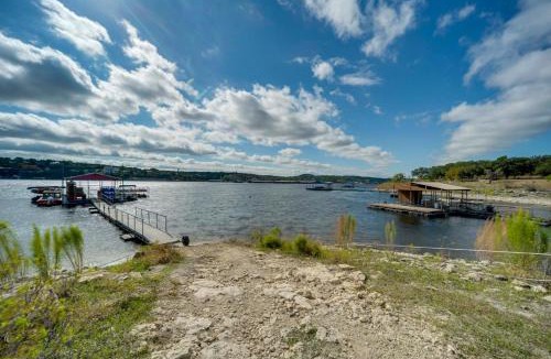 Lakeway Apartment | Walk to Lake Travis: Austin Tiny Home w/Hot Tub!